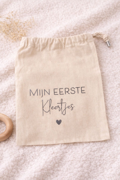 "Mijn Eerste Kleertjes" Bewaarzakje Kleur Ecru