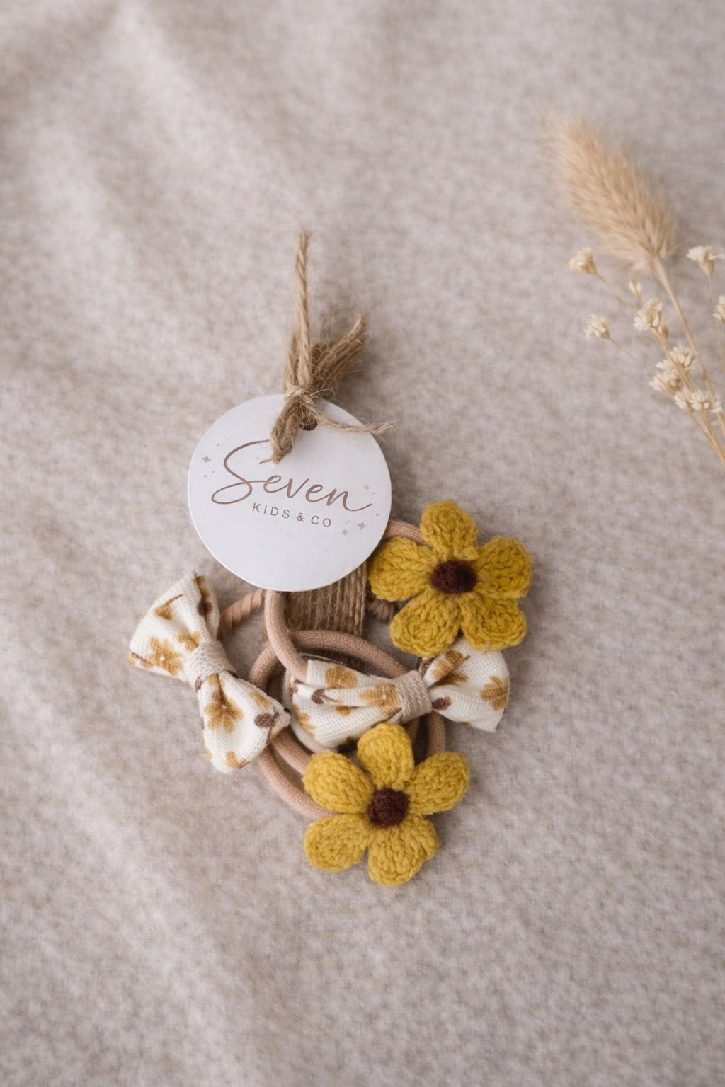 Set van 4 haarelastiekjes mix klein / groot met bloem en strik