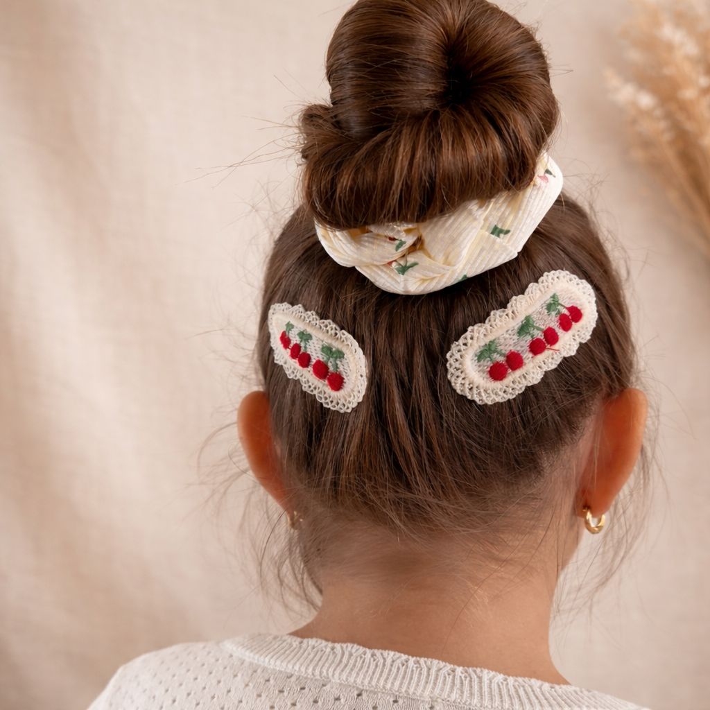 Set van 2 stoffen haarspeldjes kers